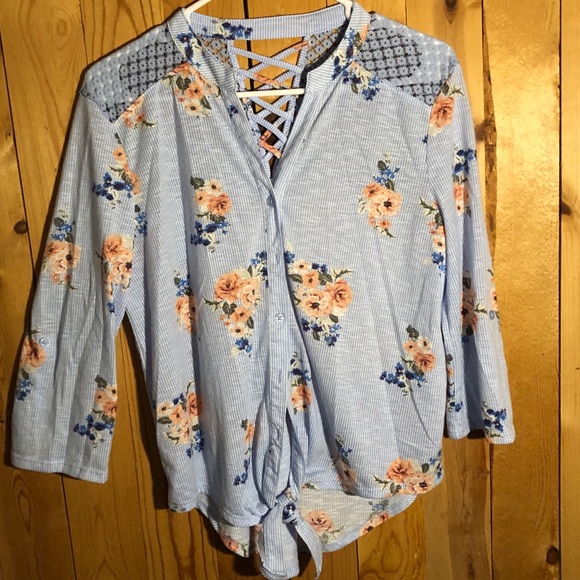 Button-up top - Picture 2 of 5